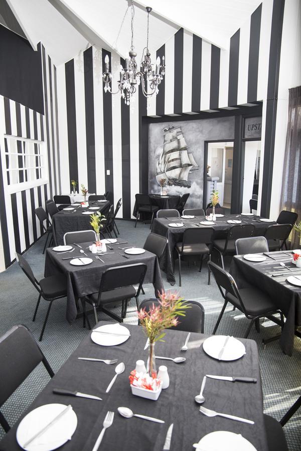 Savoy Hotel Jeffreys Bay Exterior photo